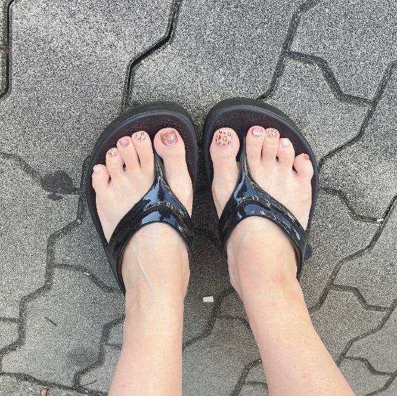 👣💅